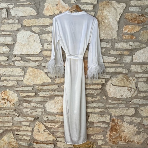 Bridal Robe Long White Feather (The Robe UA Mia) - Picture 10 of 11